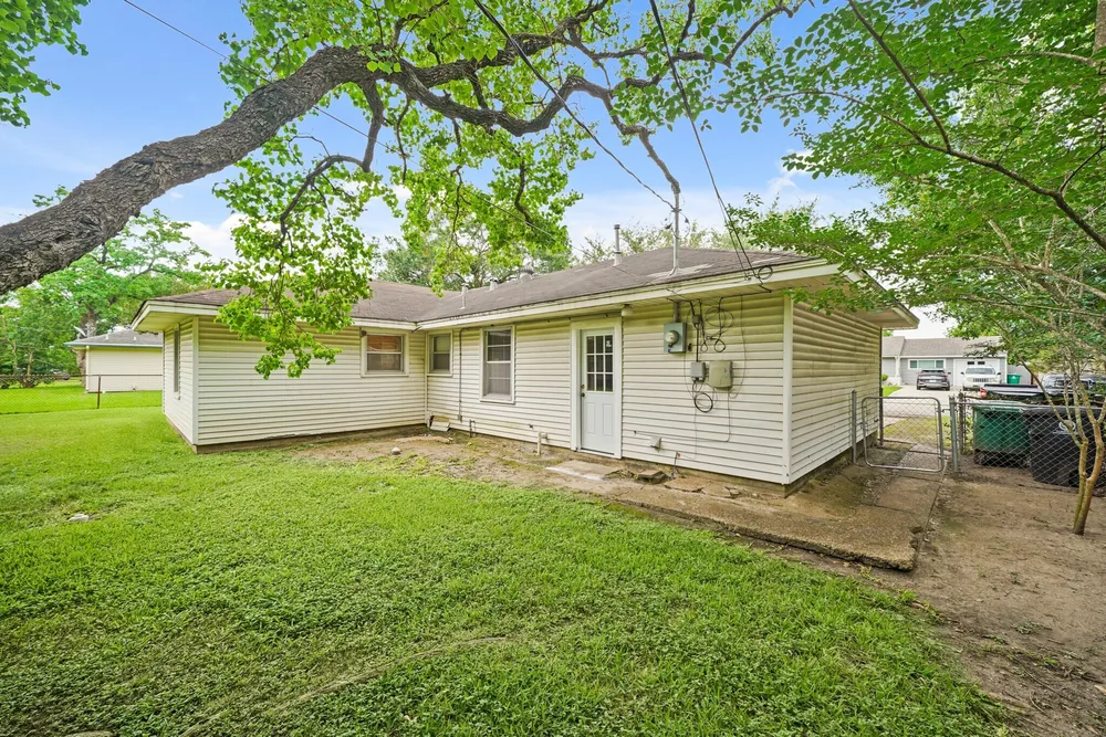 5814 Darnell St, Houston, TX 77074