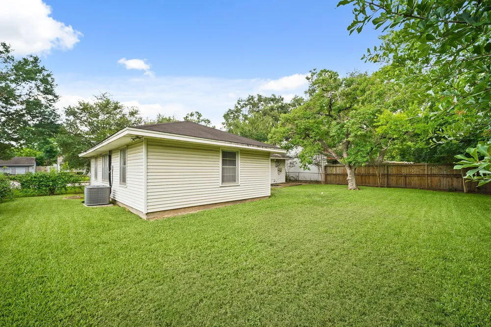 5814 Darnell St, Houston, TX 77074