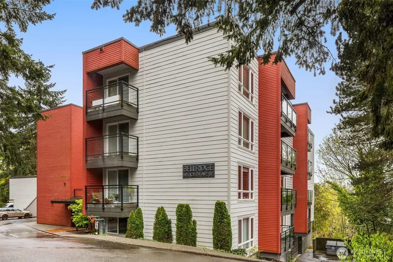 145 105th Ave SE, Bellevue, WA 98004