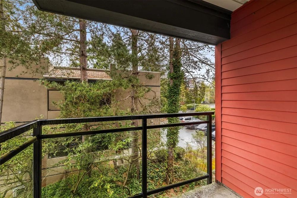 145 105th Ave SE, Bellevue, WA 98004