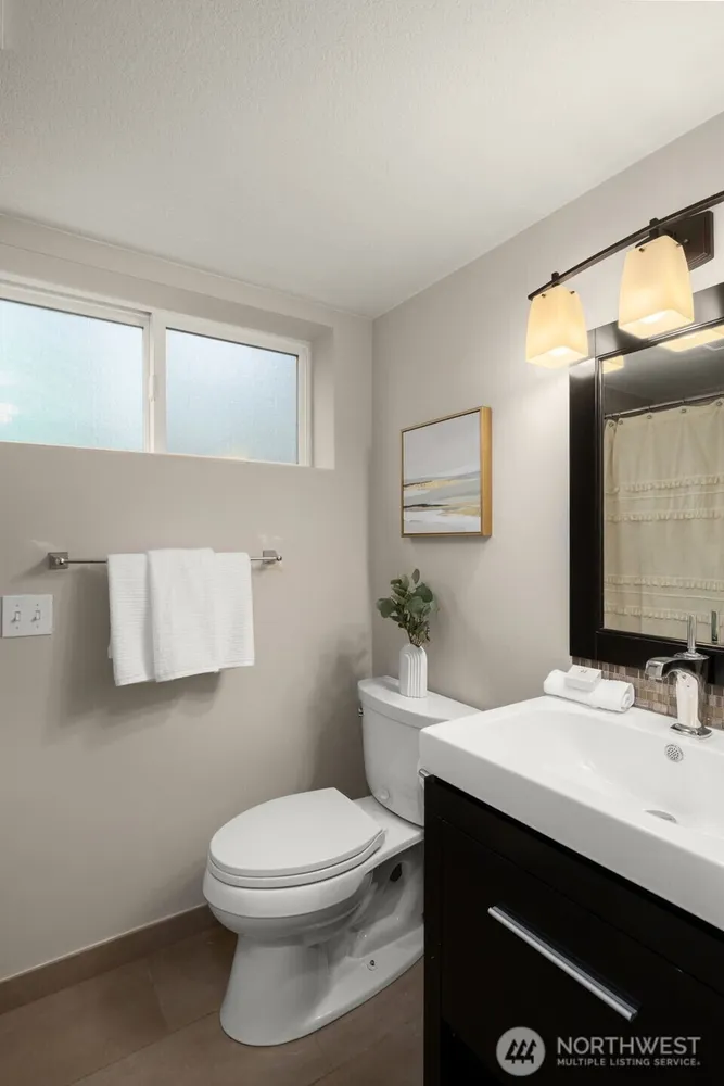 145 105th Ave SE, Bellevue, WA 98004
