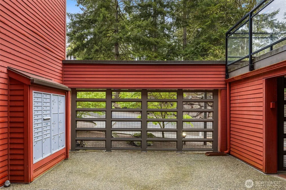 145 105th Ave SE, Bellevue, WA 98004