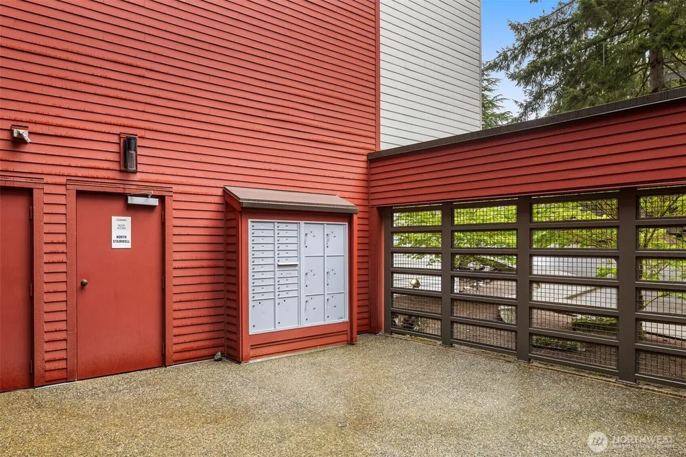145 105th Ave SE, Bellevue, WA 98004