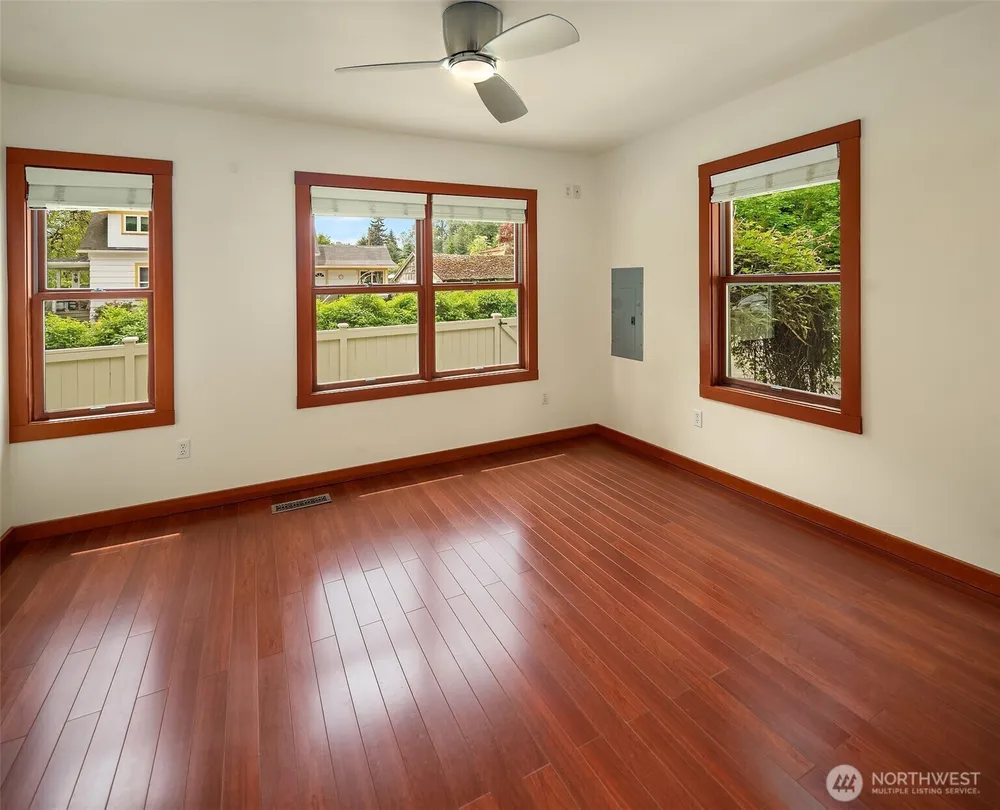 13039 56th Ave S, Tukwila, WA 98178