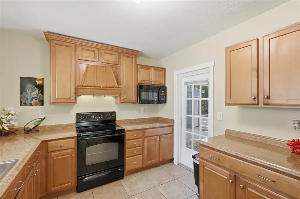 1264 18th St, Sarasota, FL 34234