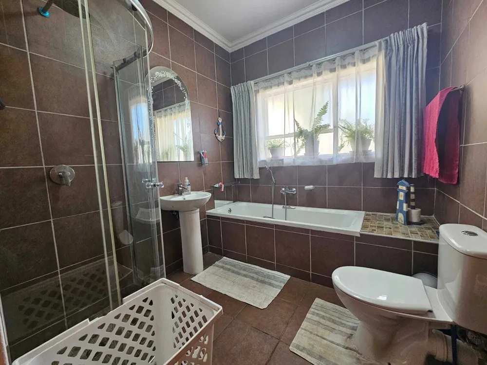 South Africa, Gauteng, Sunnyridge, Northridge Avenue, 25