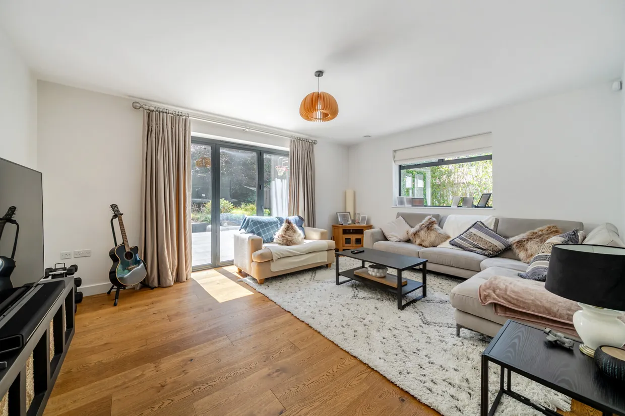 Longdown Close, Lower Bourne, Farnham, GU10 photo 3