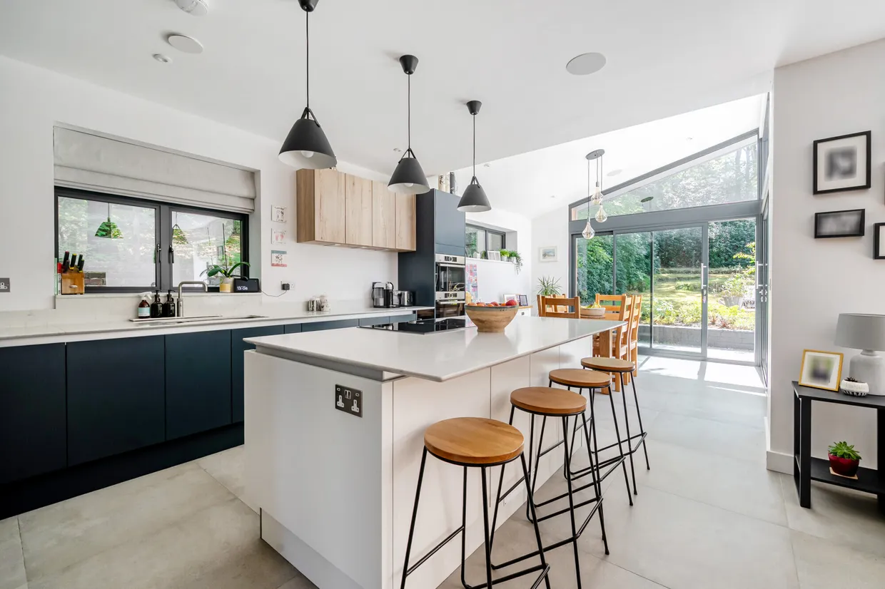 Longdown Close, Lower Bourne, Farnham, GU10 photo 4