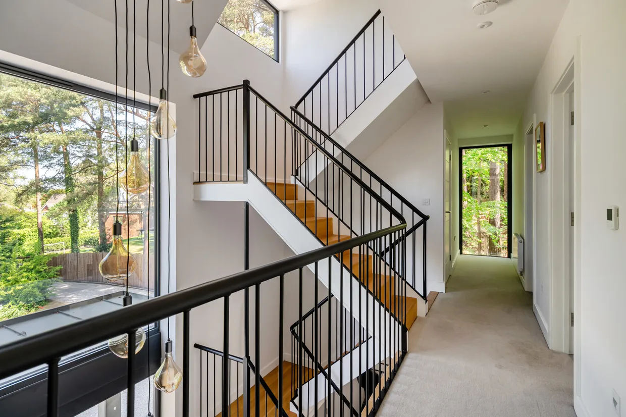 Longdown Close, Lower Bourne, Farnham, GU10 photo 9