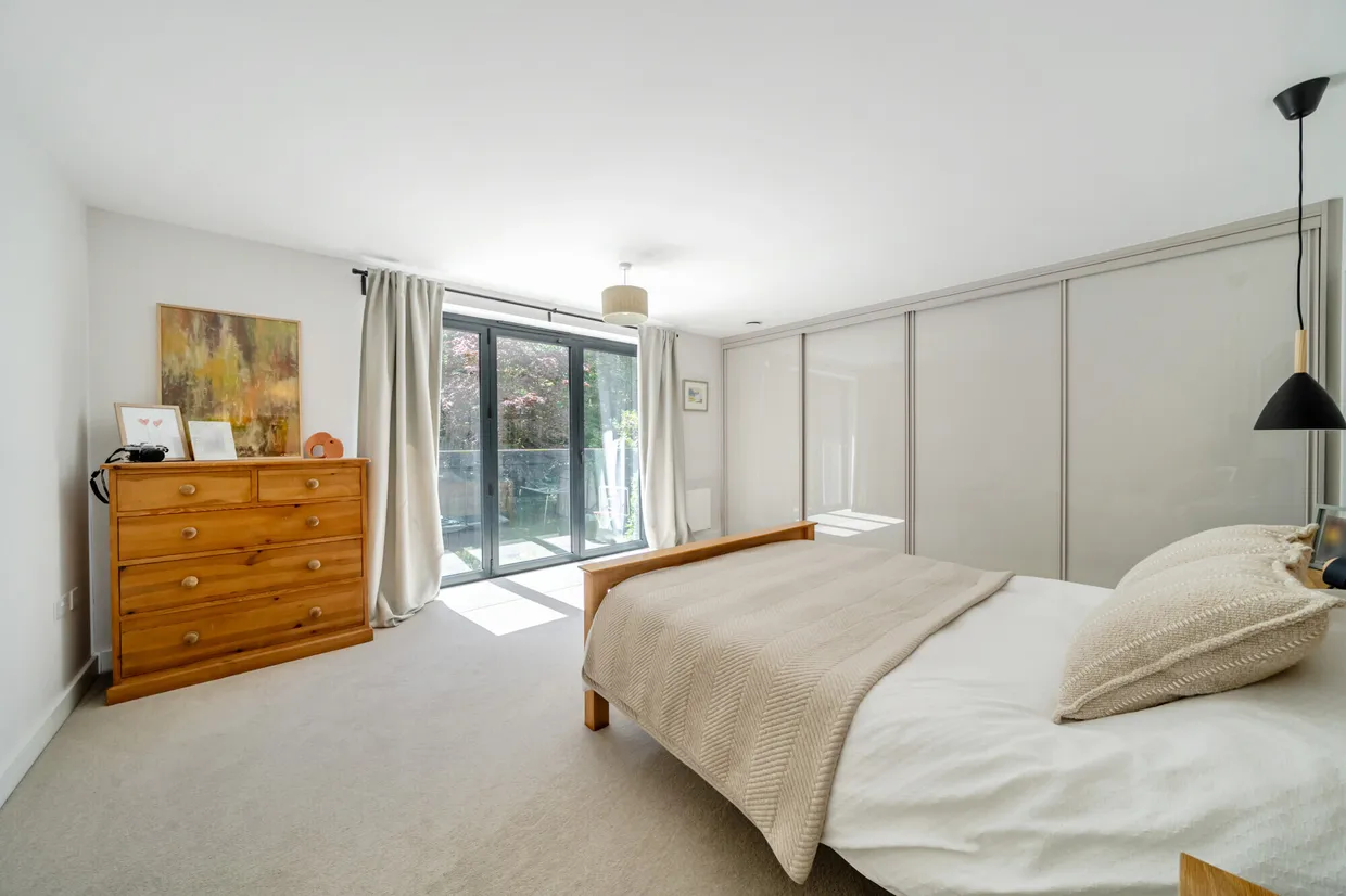 Longdown Close, Lower Bourne, Farnham, GU10 photo 10