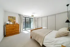 Longdown Close, Lower Bourne, Farnham, GU10 photo 10