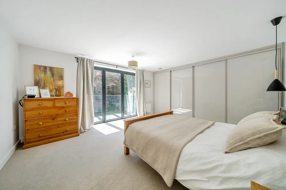 Longdown Close, Lower Bourne, Farnham, GU10 photo 10