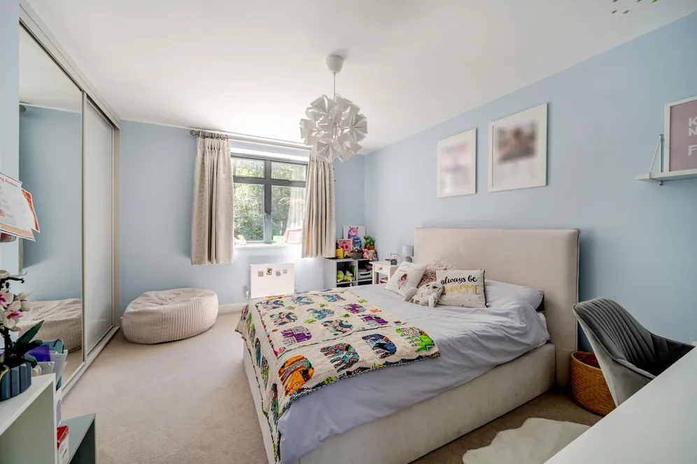 Longdown Close, Lower Bourne, Farnham, GU10 photo 13