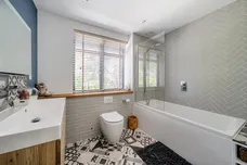 Longdown Close, Lower Bourne, Farnham, GU10 photo 14