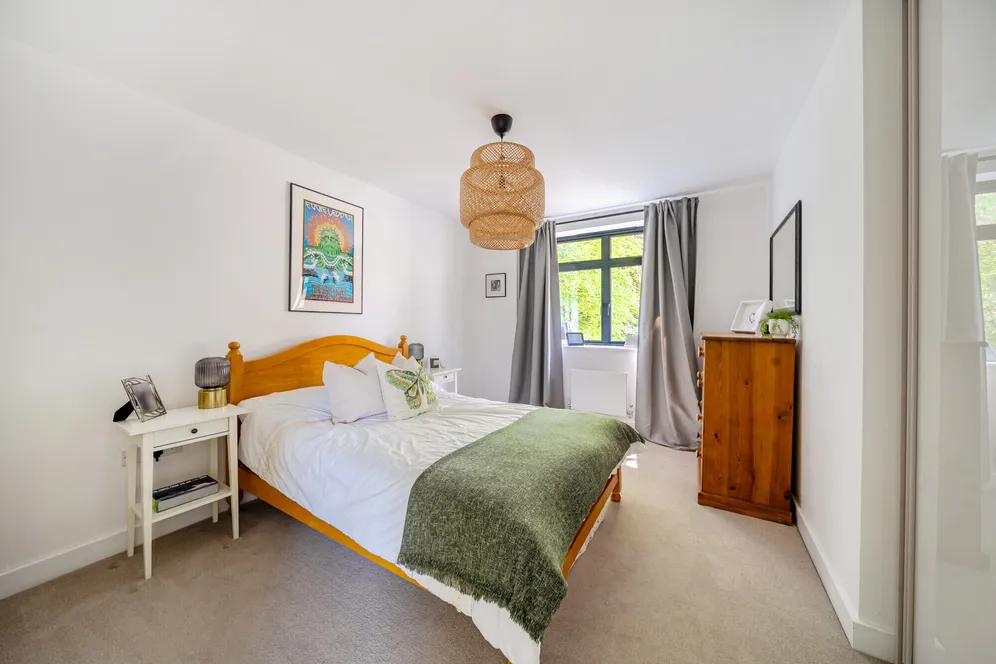 Longdown Close, Lower Bourne, Farnham, GU10 photo 15