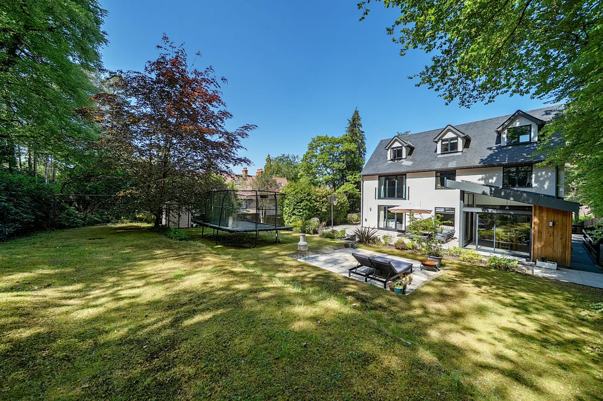 Longdown Close, Lower Bourne, Farnham, GU10 photo 21