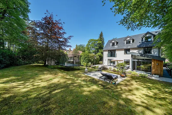Longdown Close, Lower Bourne, Farnham, GU10