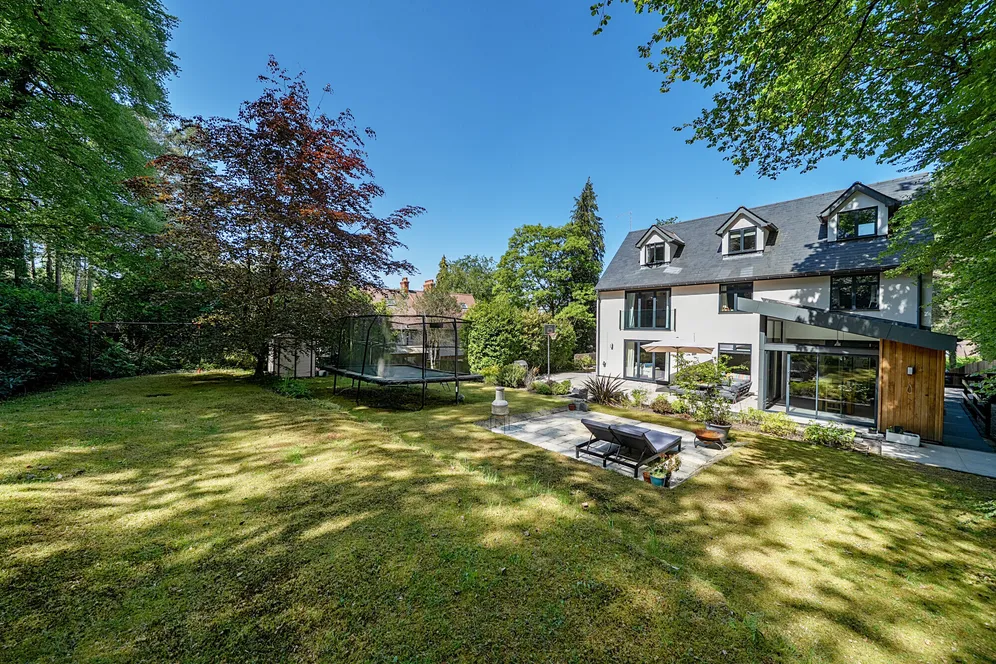 Longdown Close, Lower Bourne, Farnham, GU10 photo 21