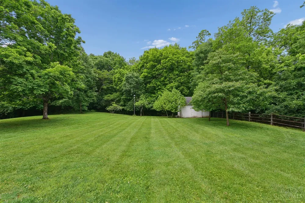 1109 Asbury Rd, Cincinnati, OH 45255