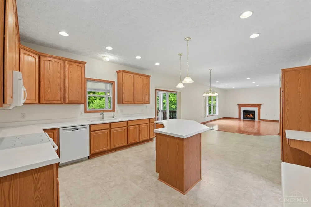 1109 Asbury Rd, Cincinnati, OH 45255