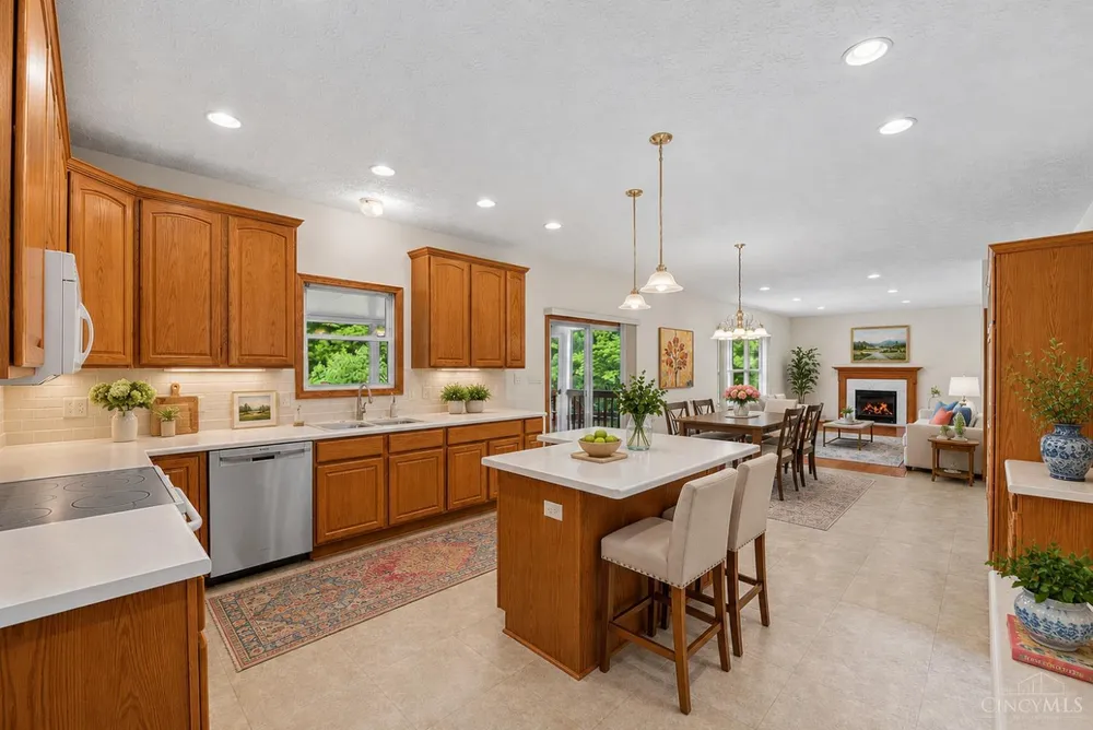 1109 Asbury Rd, Cincinnati, OH 45255