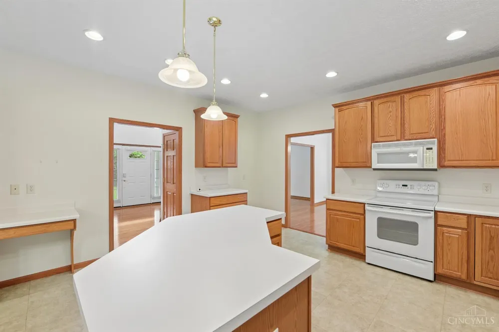 1109 Asbury Rd, Cincinnati, OH 45255
