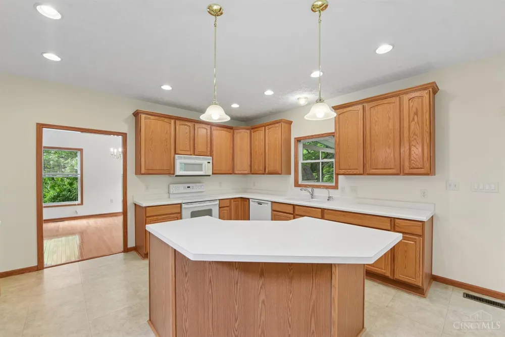 1109 Asbury Rd, Cincinnati, OH 45255