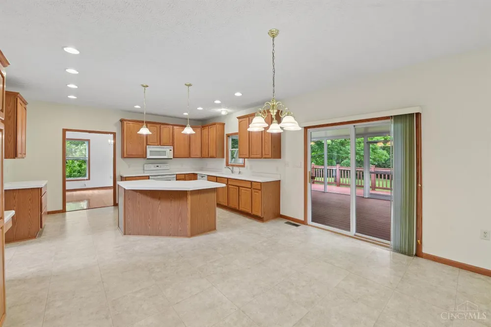 1109 Asbury Rd, Cincinnati, OH 45255