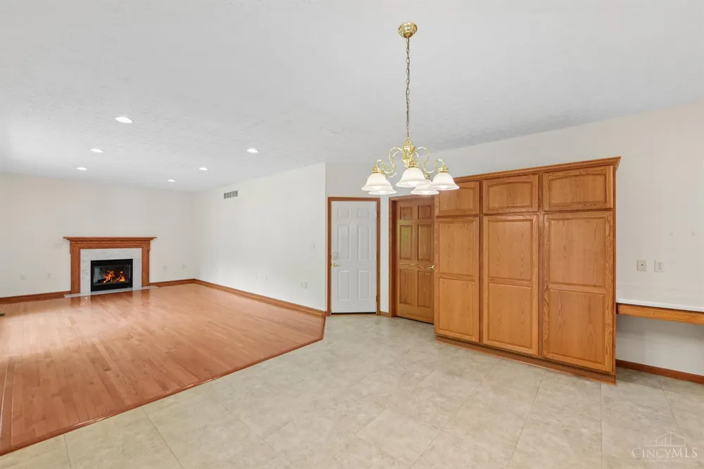 1109 Asbury Rd, Cincinnati, OH 45255