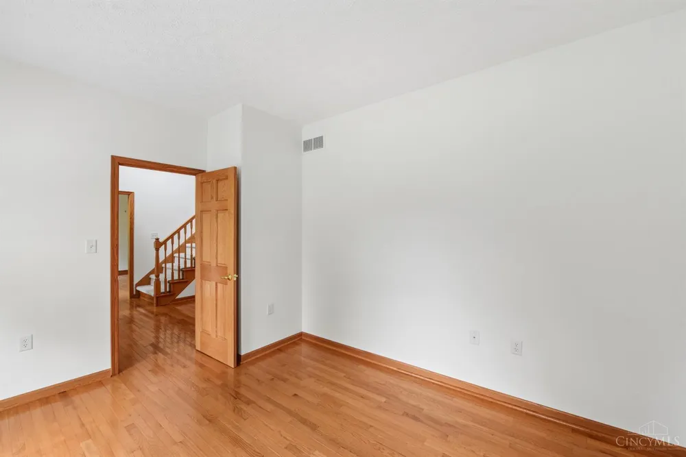 1109 Asbury Rd, Cincinnati, OH 45255