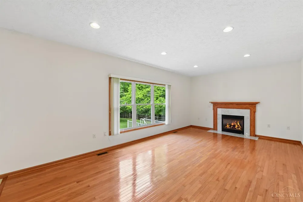 1109 Asbury Rd, Cincinnati, OH 45255
