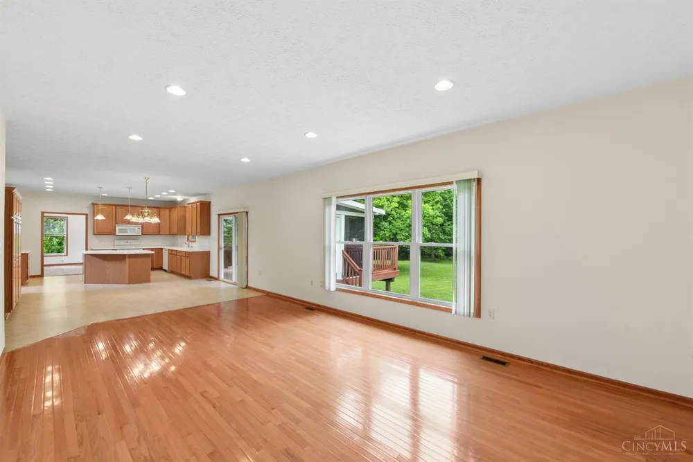 1109 Asbury Rd, Cincinnati, OH 45255