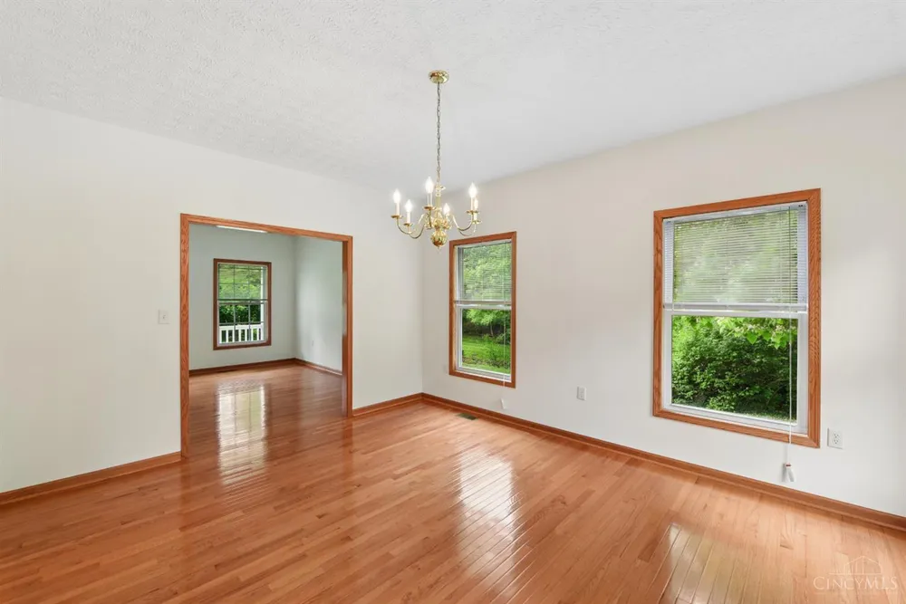 1109 Asbury Rd, Cincinnati, OH 45255