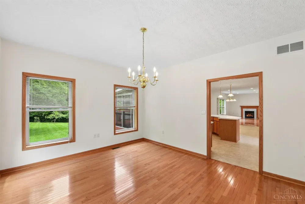 1109 Asbury Rd, Cincinnati, OH 45255