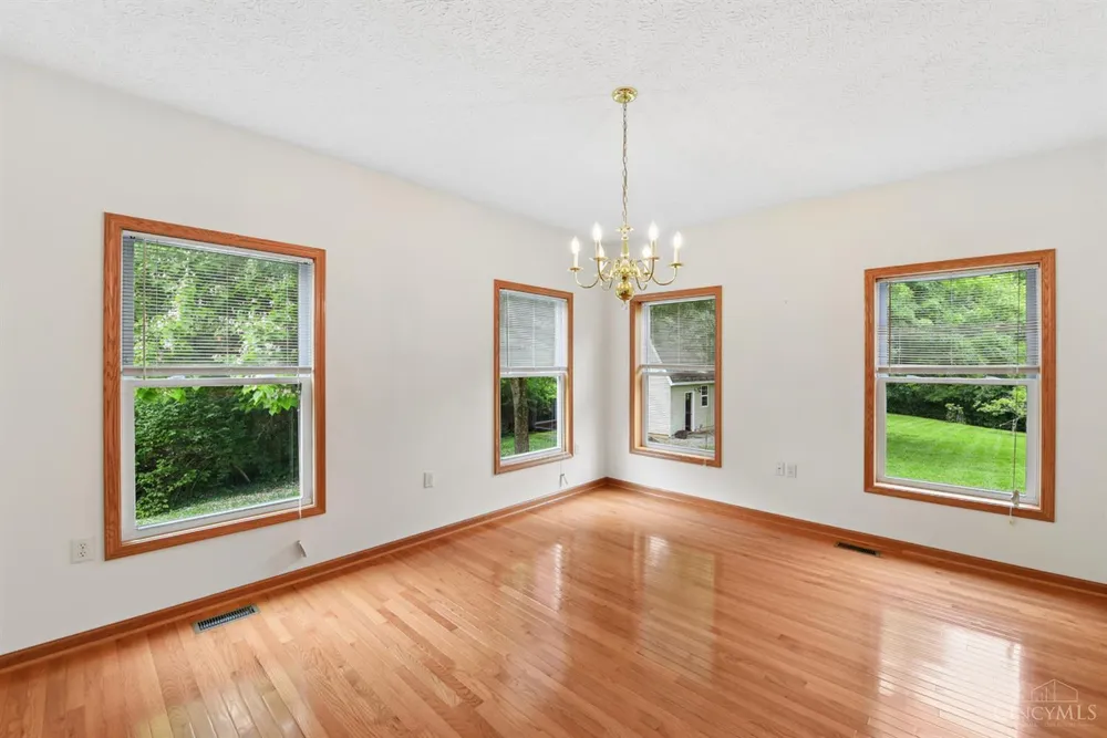 1109 Asbury Rd, Cincinnati, OH 45255