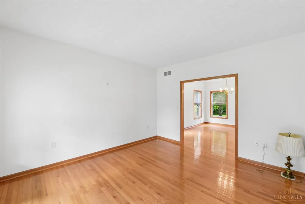 1109 Asbury Rd, Cincinnati, OH 45255