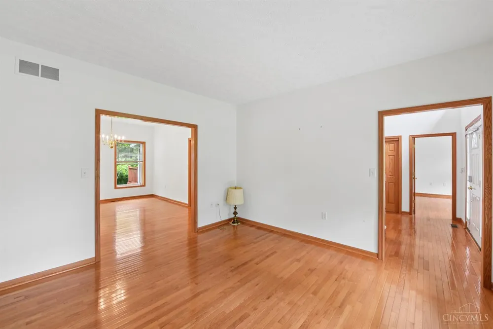 1109 Asbury Rd, Cincinnati, OH 45255