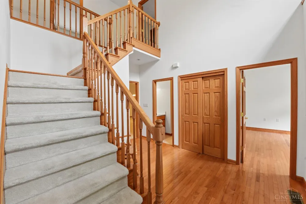 1109 Asbury Rd, Cincinnati, OH 45255