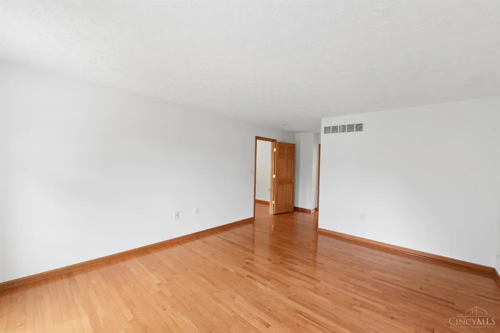 1109 Asbury Rd, Cincinnati, OH 45255