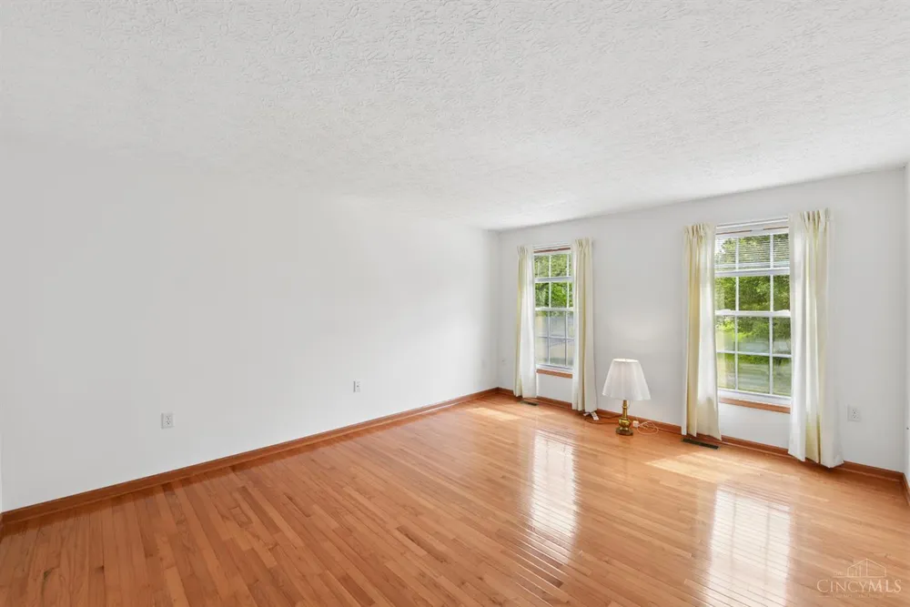 1109 Asbury Rd, Cincinnati, OH 45255