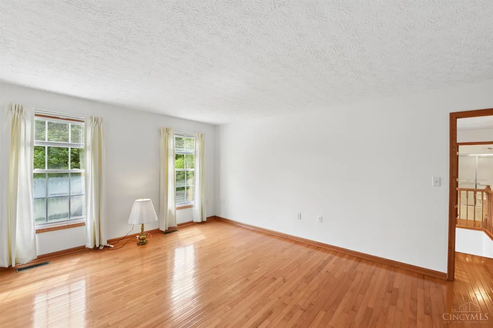 1109 Asbury Rd, Cincinnati, OH 45255