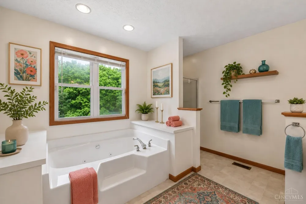 1109 Asbury Rd, Cincinnati, OH 45255