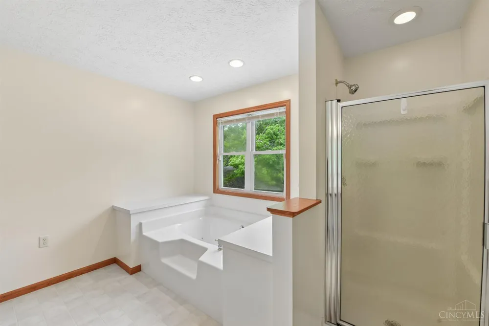 1109 Asbury Rd, Cincinnati, OH 45255