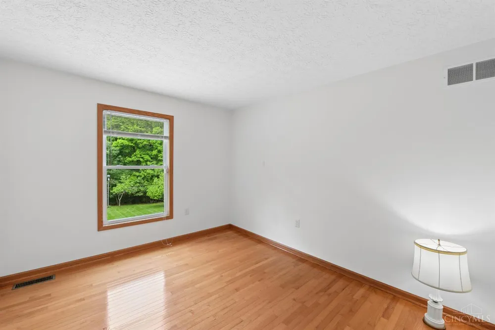 1109 Asbury Rd, Cincinnati, OH 45255