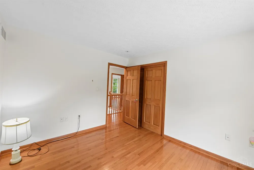 1109 Asbury Rd, Cincinnati, OH 45255