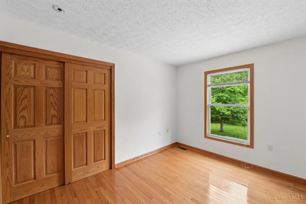 1109 Asbury Rd, Cincinnati, OH 45255