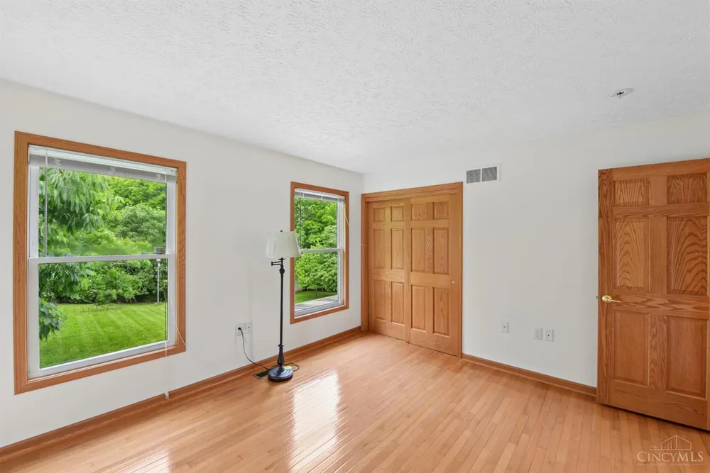 1109 Asbury Rd, Cincinnati, OH 45255