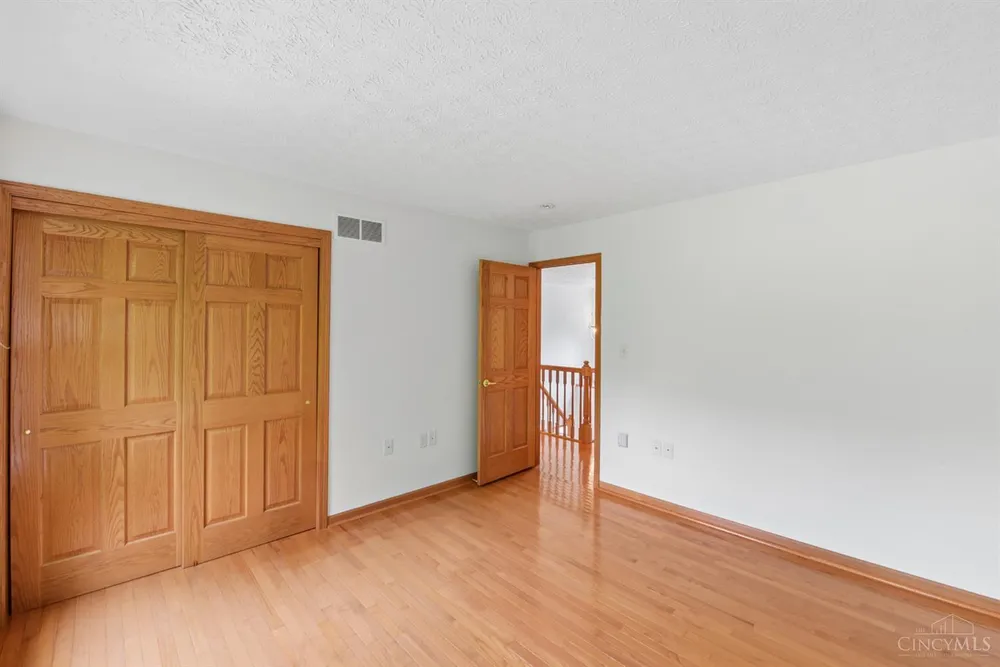 1109 Asbury Rd, Cincinnati, OH 45255