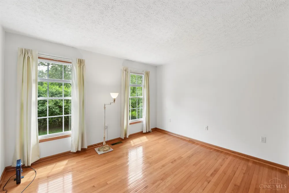 1109 Asbury Rd, Cincinnati, OH 45255