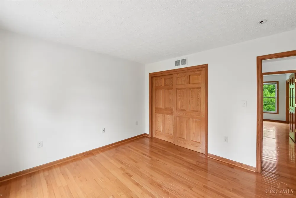 1109 Asbury Rd, Cincinnati, OH 45255